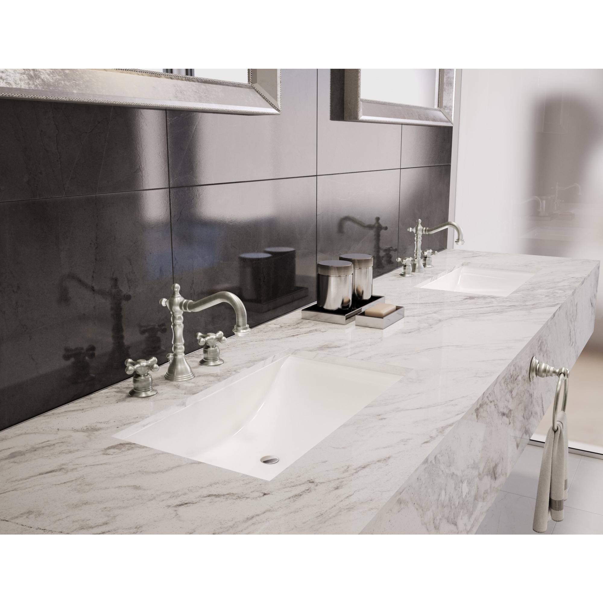 Polished Chrome 2-Handle Bathroom Faucet with Drain Assembly G638