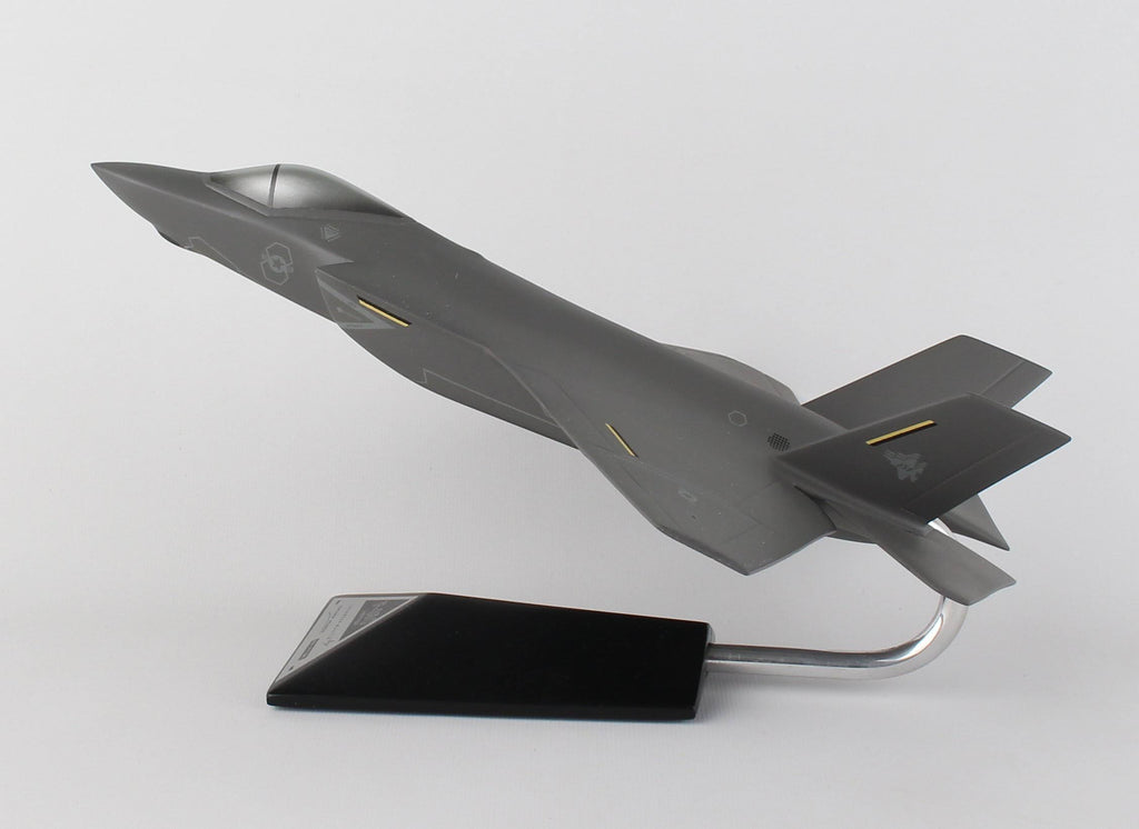 1/48 F-35C CV/JSF USN Model Kit M5059
