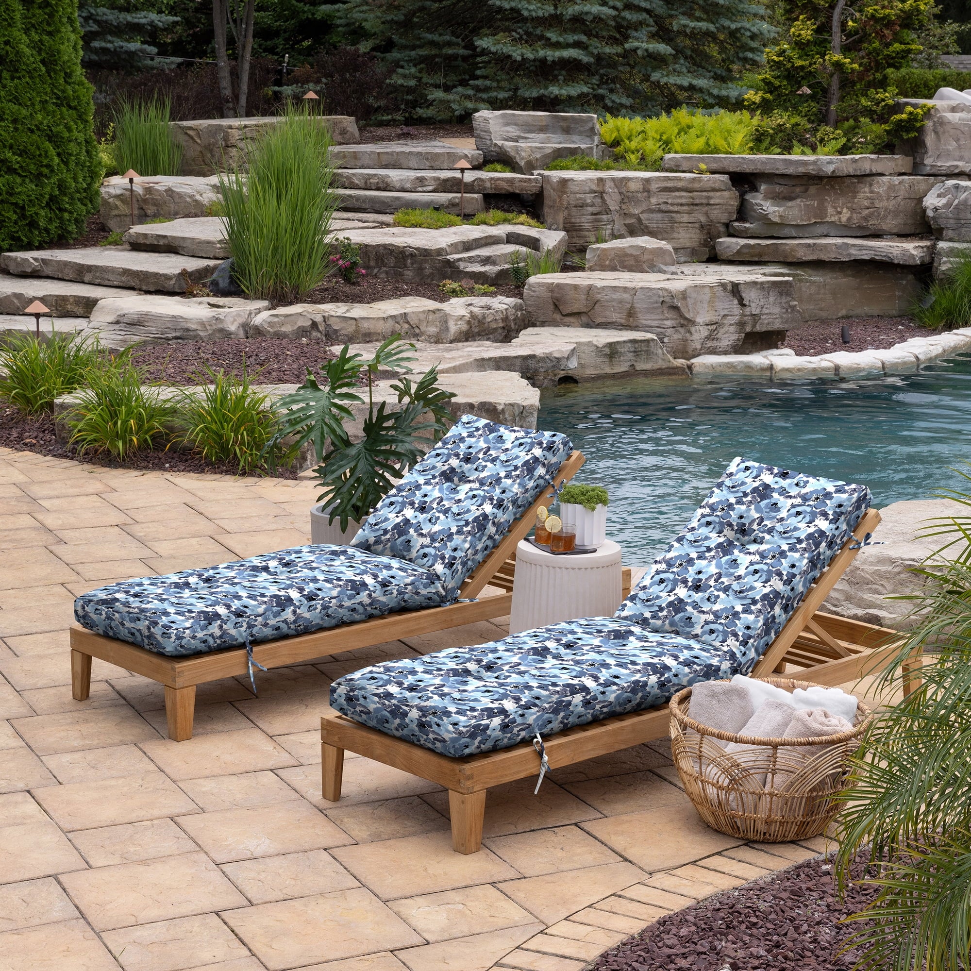 Blue Garden Floral Tufted Chaise Cushion M4006